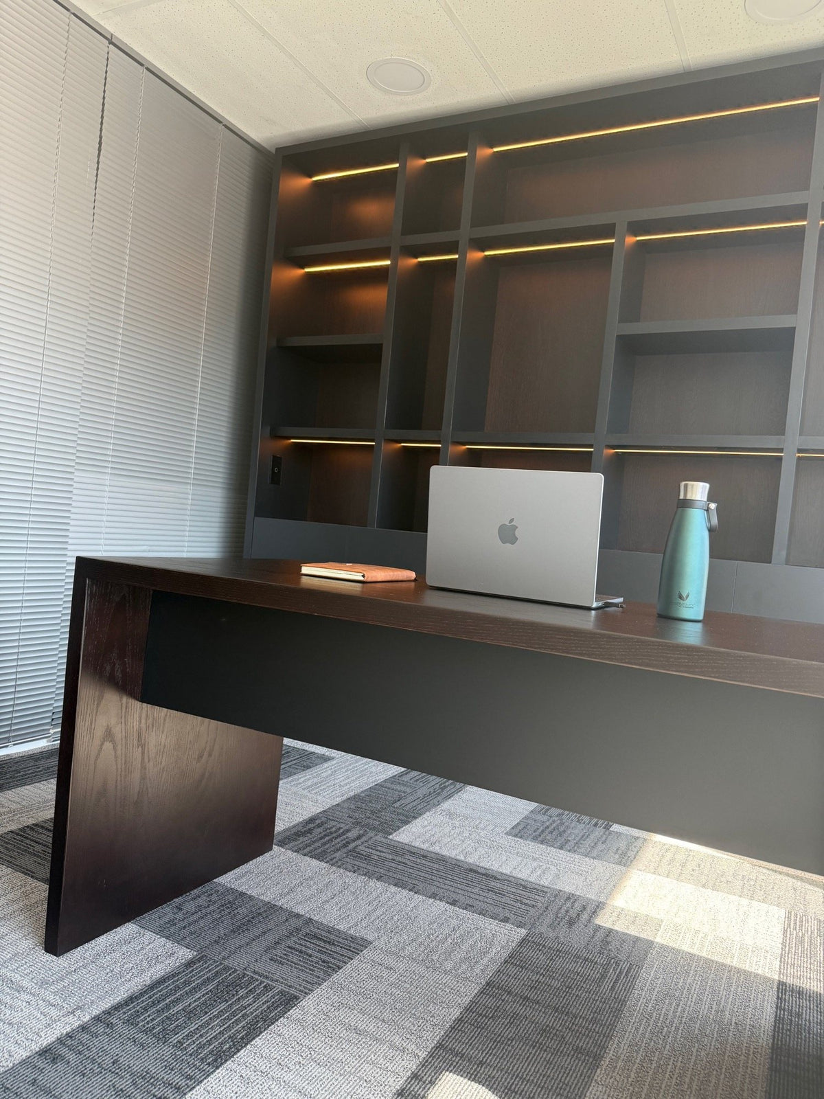 Escritorio y biblioteca a medida, proyecto entregado, foto 4 - Santino Design