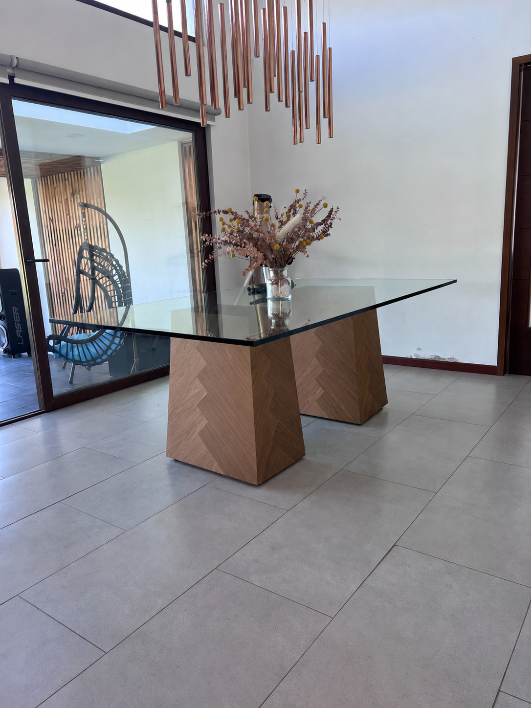 Mesa Montecarlo vidrio base madera nogal - Santino Design