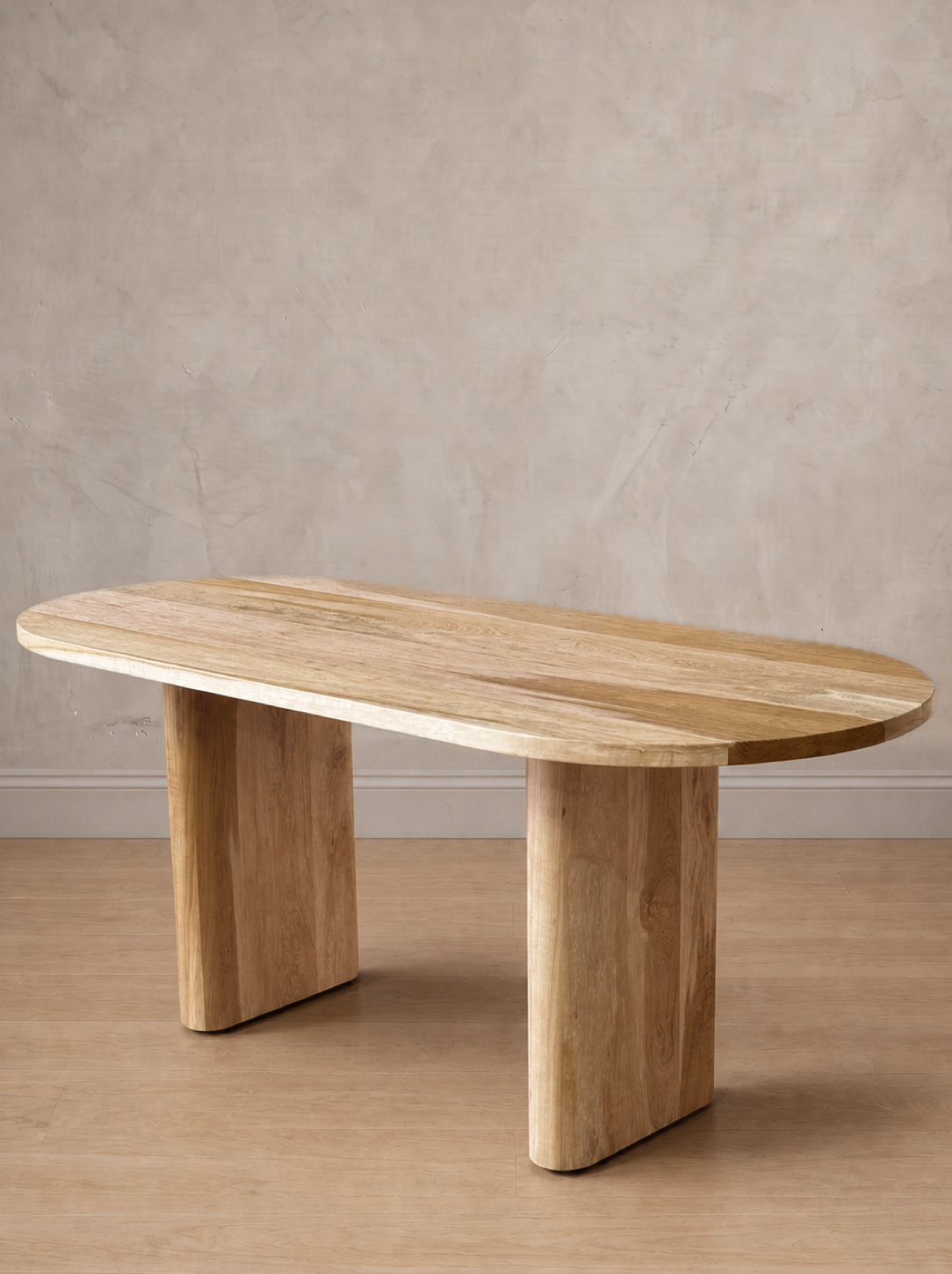 Mesa ovalada Remanso, madera lenga tono natural, comedor.